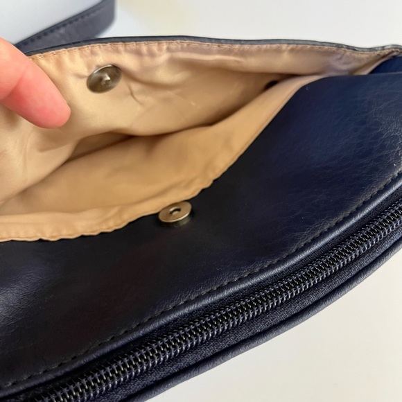 Tag II crossbody bag - Picture 10 of 10